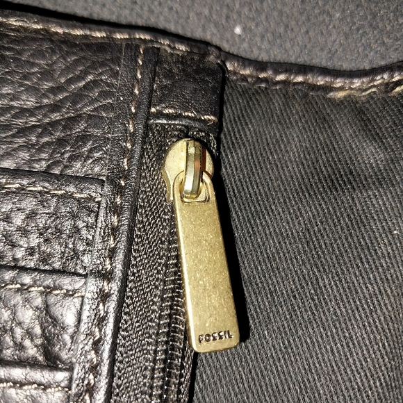 Fossil Pre-Loved Crossbody Very Good Condition.Elegant Black Women\'s Clutch